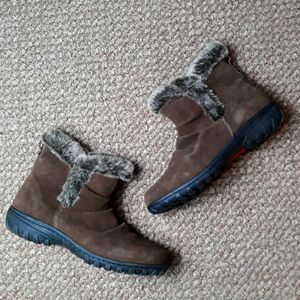 Womens Khombu short leather boots sz 10